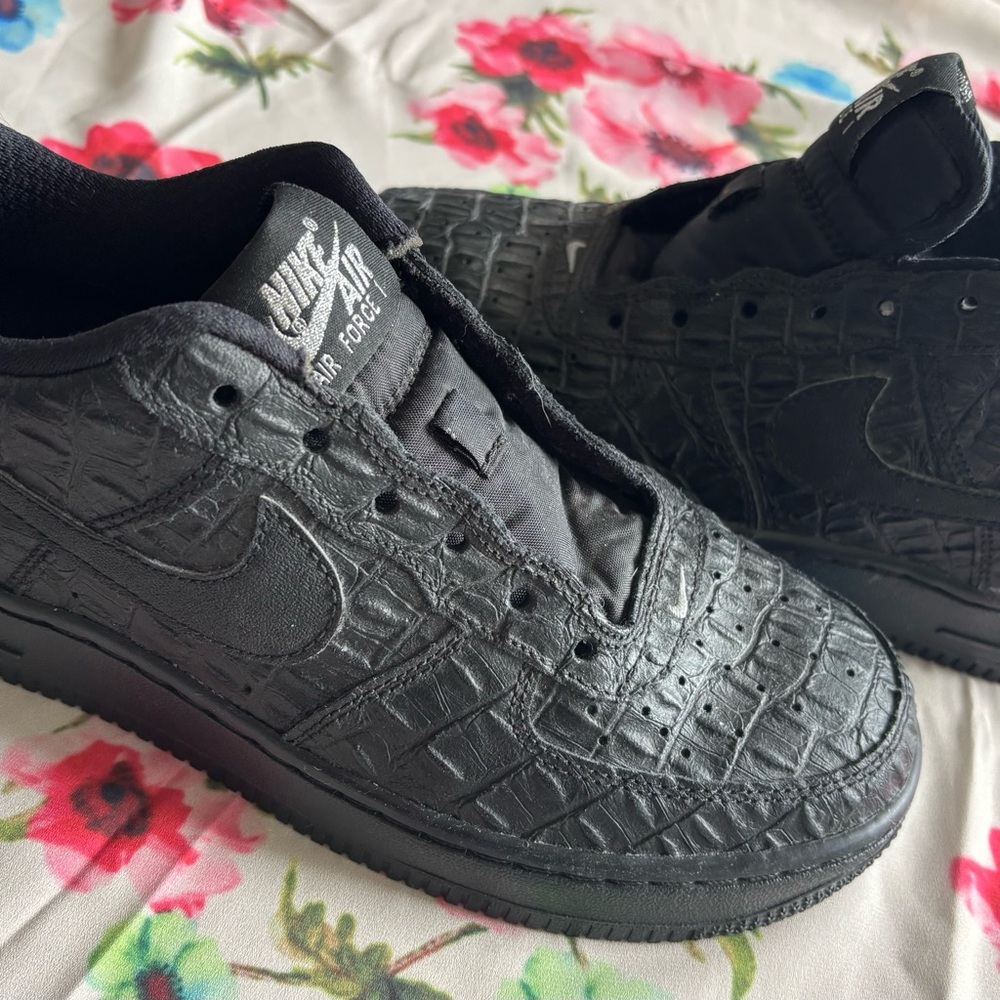 Nike Black Croc-Embossed Low Top Sneakers - Picture 6 of 8